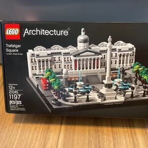 ⭐️markdown this weekend only⭐️NEW LEGO ARCHITECTURE TRAFALGAR SQUARE #21045